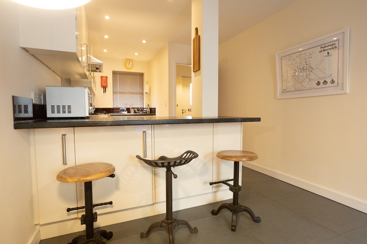 Central | Sleeps 5 | Free Parking