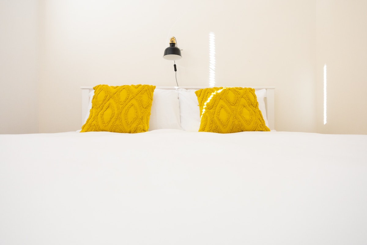 Central | Sleeps 5 | Free Parking