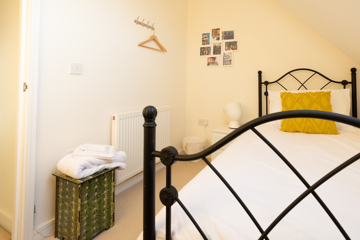Central | Sleeps 5 | Free Parking