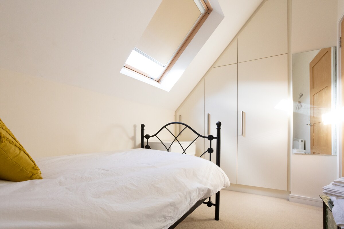 Central | Sleeps 5 | Free Parking