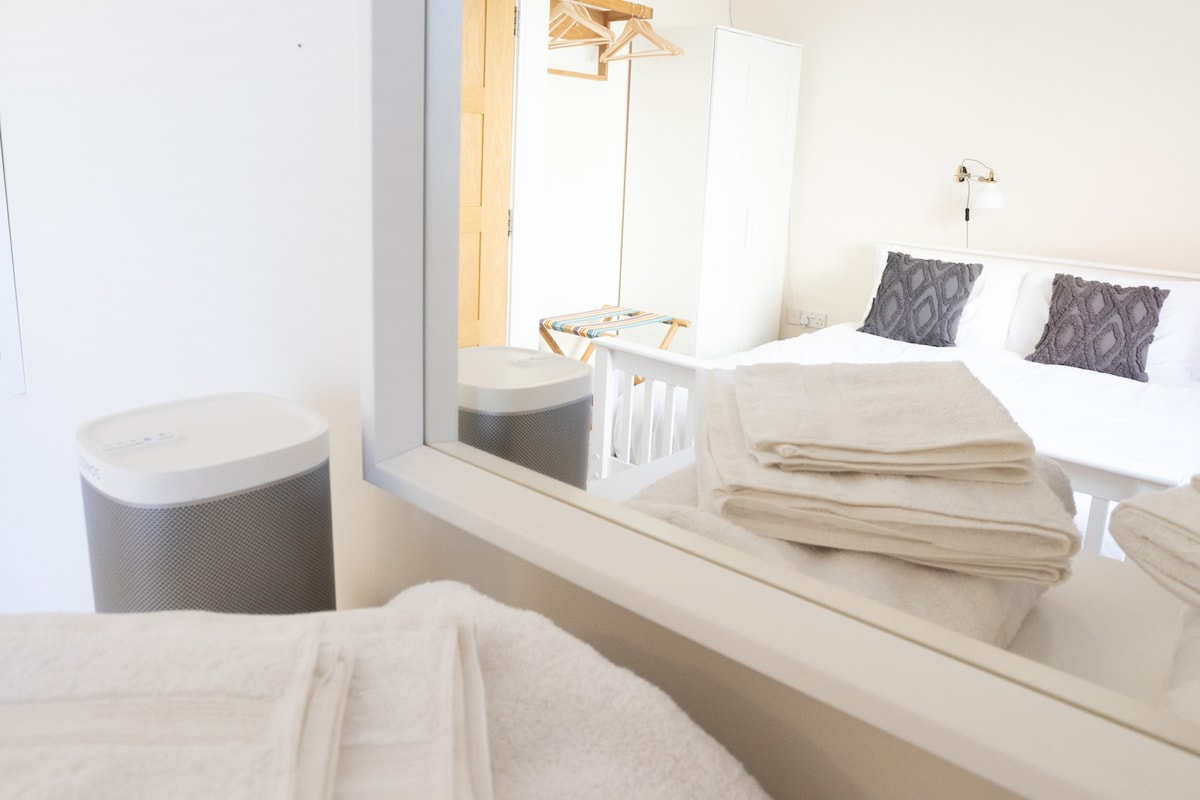 Central | Sleeps 5 | Free Parking
