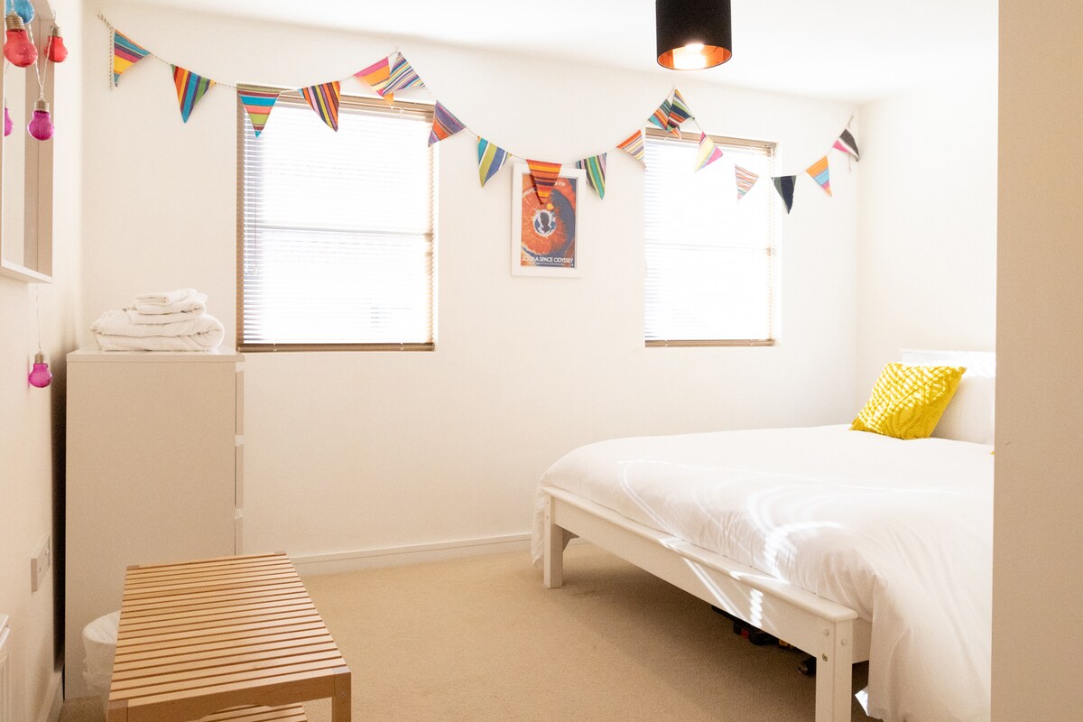 Central | Sleeps 5 | Free Parking