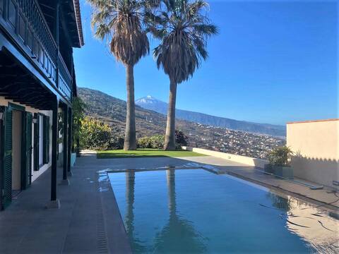 Villa Casa de las Viñas, views of the Teide and the sea.