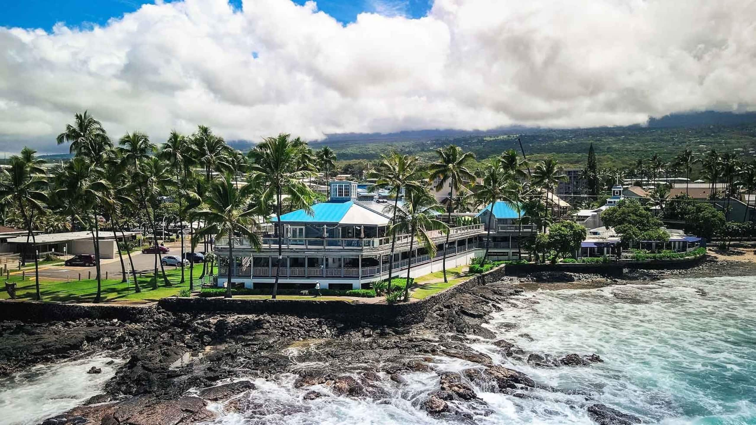 Condo in Kailua-Kona · ★4.96 · 2 bedrooms · 4 beds · 2 baths - Image 34