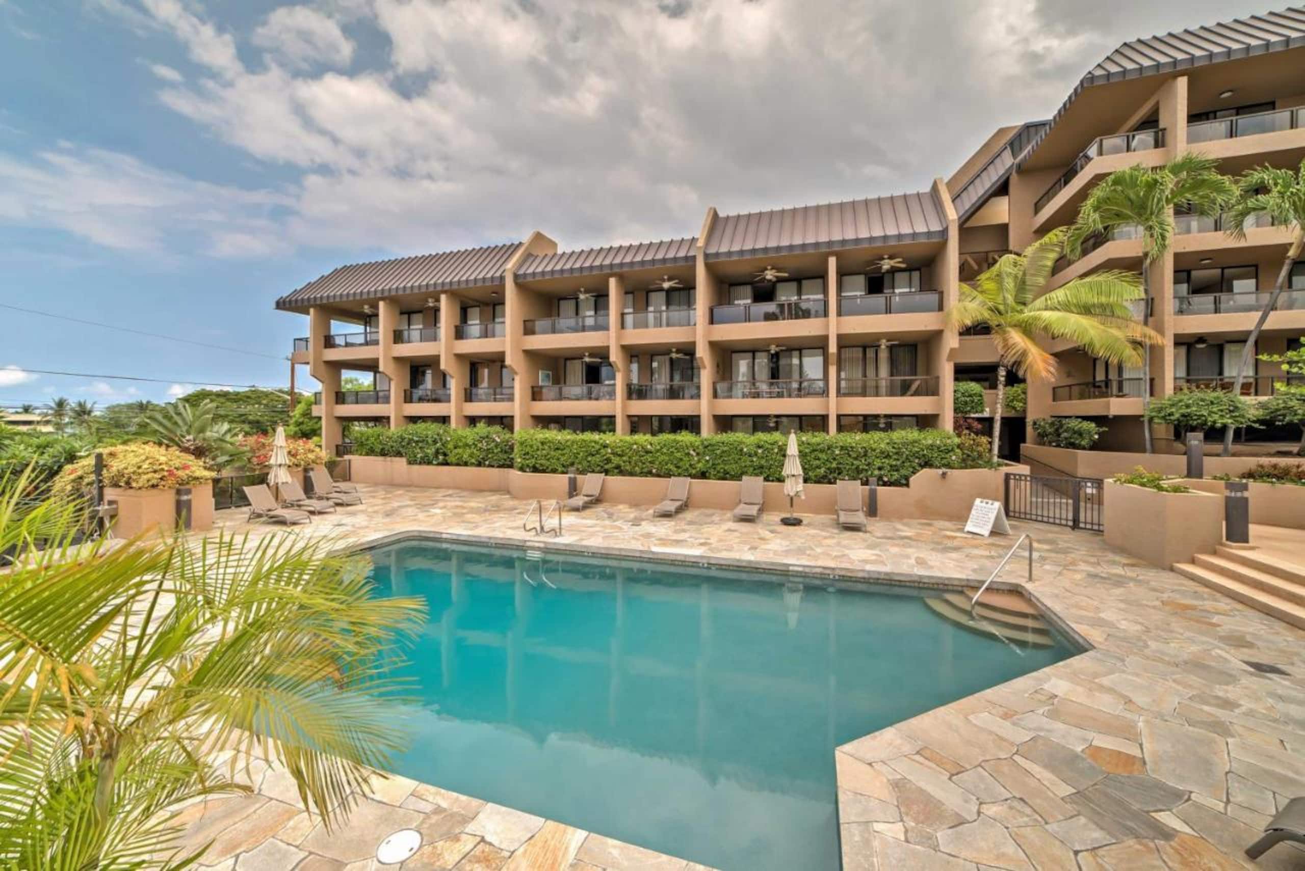 Condo in Kailua-Kona · ★4.96 · 2 bedrooms · 4 beds · 2 baths - Image 40