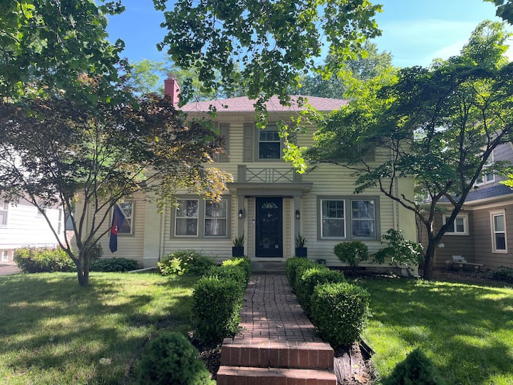 Private Queen Bed in Prime Location Brookside Houses for Rent in