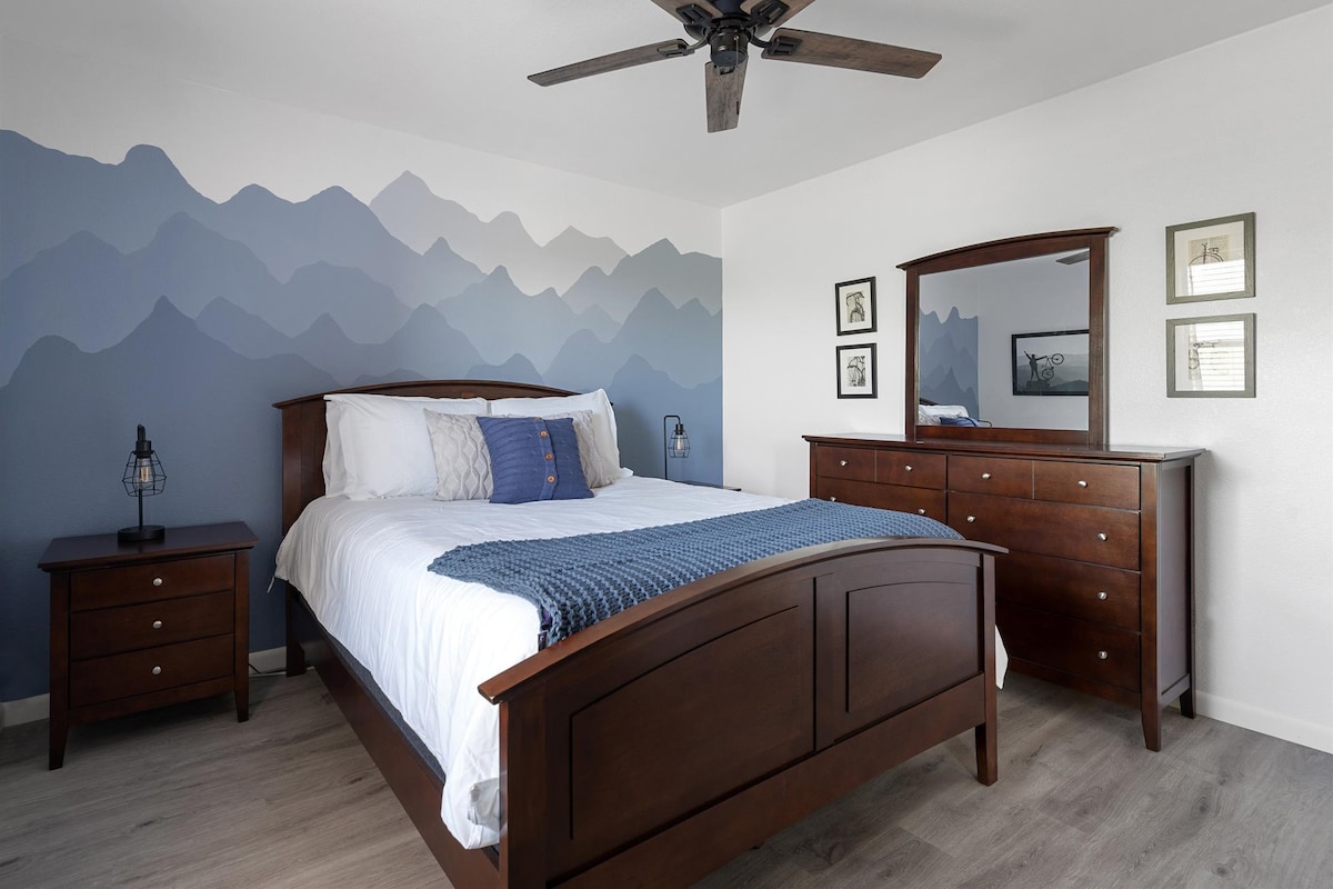Each bedroom has a ceiling fan and natural light. The Mountain Room has views of the spectacular Santa Catalina mountains!