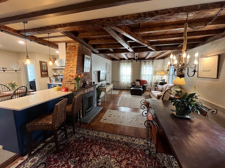 Historic Apartment in Bristol R.I. Apartments for Rent in Bristol, Rhode Island, United States