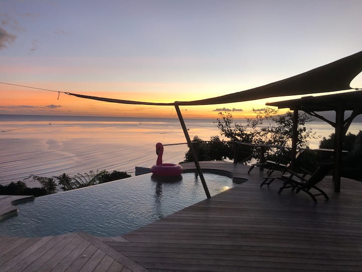 Beautiful villa with pool and 180° sea view
