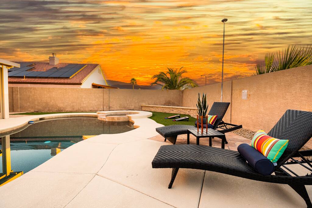 Sophisticated 4BR Vegas Pool Getaway w/ Pool Table