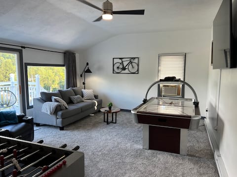 Four bedroom home, near Yough dam w/ boat parking