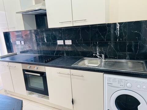 Lovely 2 bedroom condo close to city center (k1)