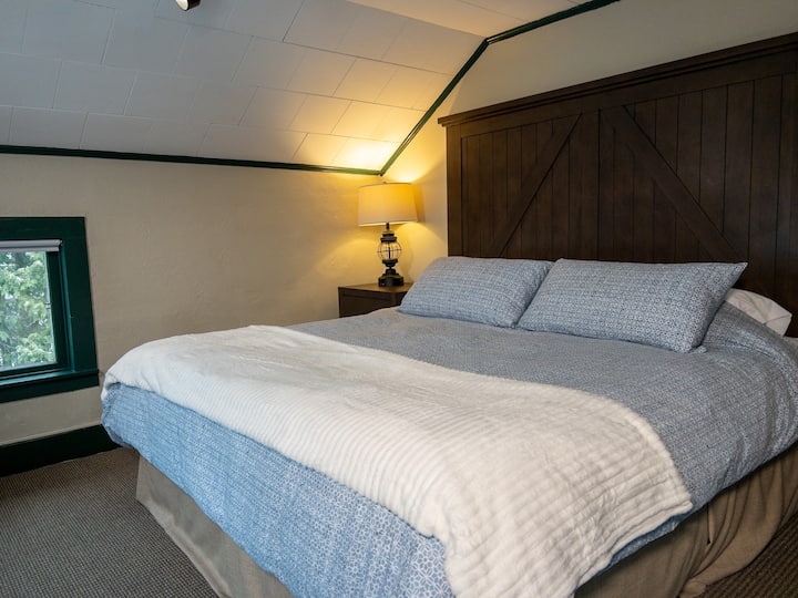 Dormitorio #1 con cama tamaño king