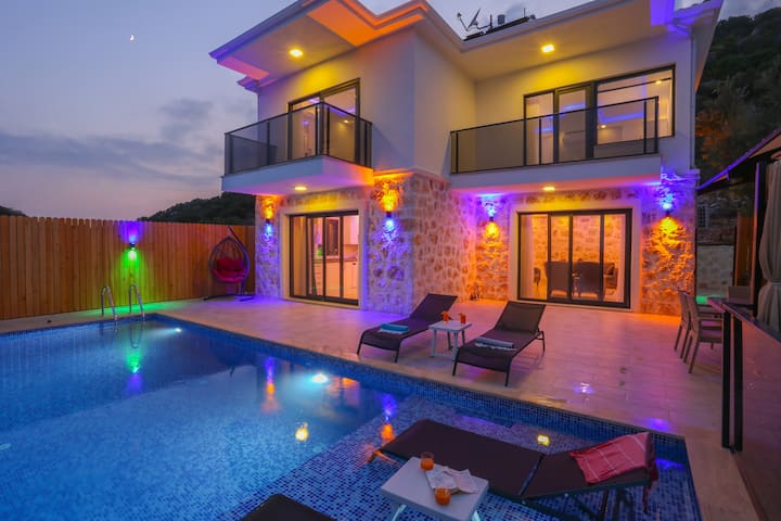 Deniz Manzaralı, Jakuzili Doğa Içinde Villa - Türkei