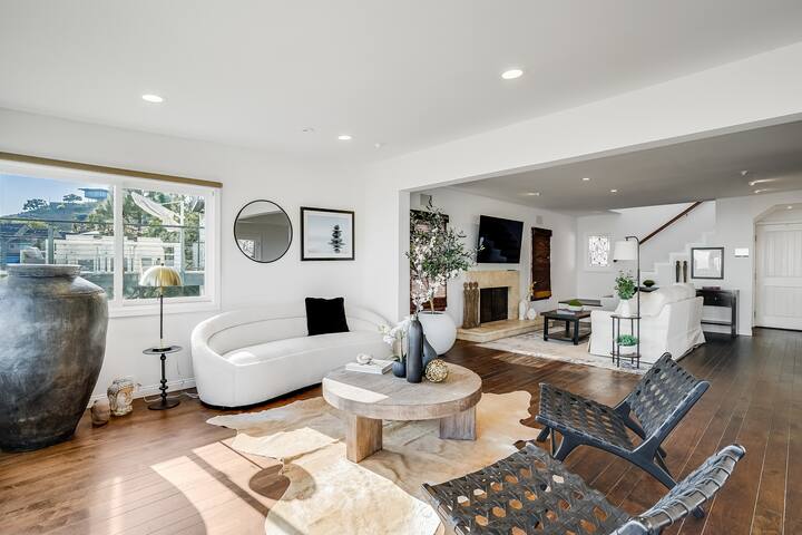 Hollywood Hills Serenity with a view gallery image 3