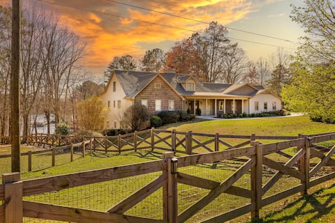 Holiday Farm Fun, Hot Tub, Gym, Game Room & Sauna!