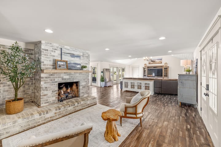 Lakefront, Farm Animals, Swim, Kayaks, Sauna, Gym - Flowery Branch, GA