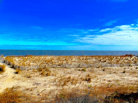 Beach Path Access. PET-FRlENDLY. LlNENS lNCLUDED