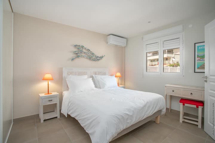 Beach Front House , villa de lujo en la playa con piscina y vista al mar