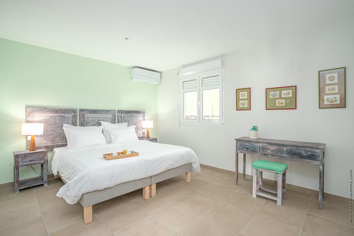 Beach Front House , villa de lujo en la playa con piscina y vista al mar