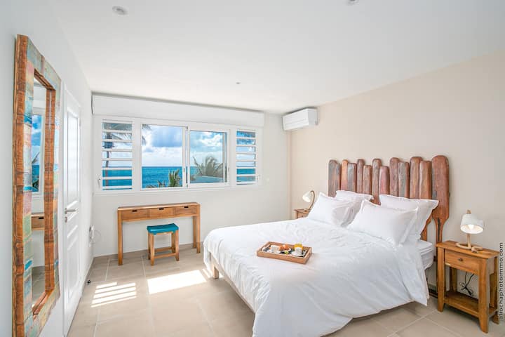 Beach Front House , villa de lujo en la playa con piscina y vista al mar