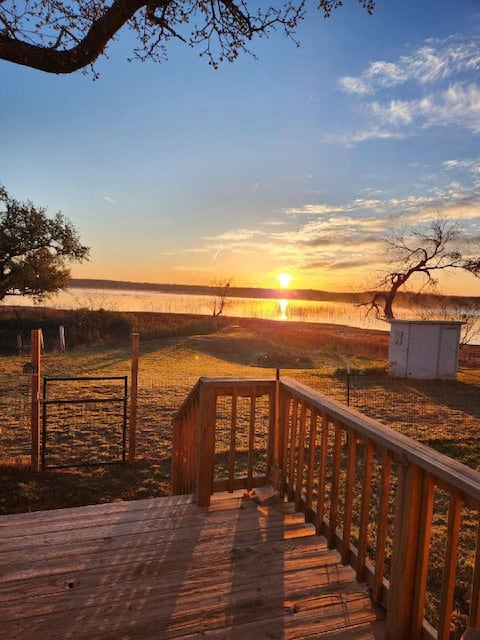 3BR Hubbard Creek Lake Front