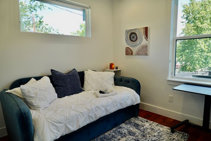 Modern Home – 5 min to 6th Street, Rainey, SXSW gallery image 5