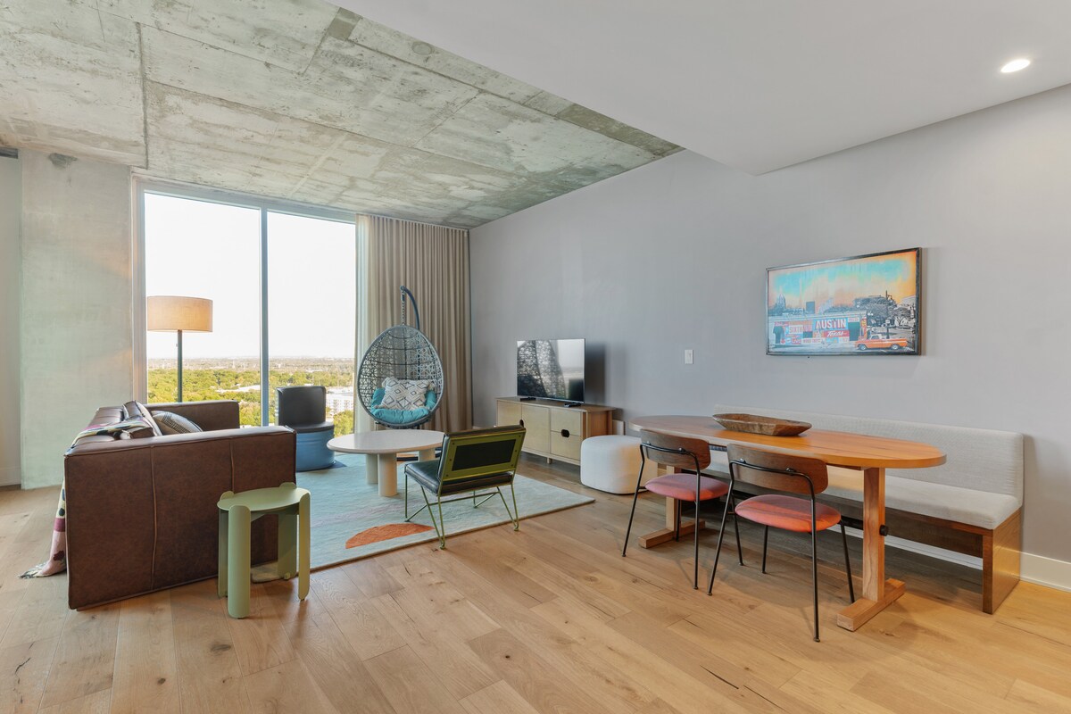 Artistic Corner Downtown Sky Condo on Rainey St.!