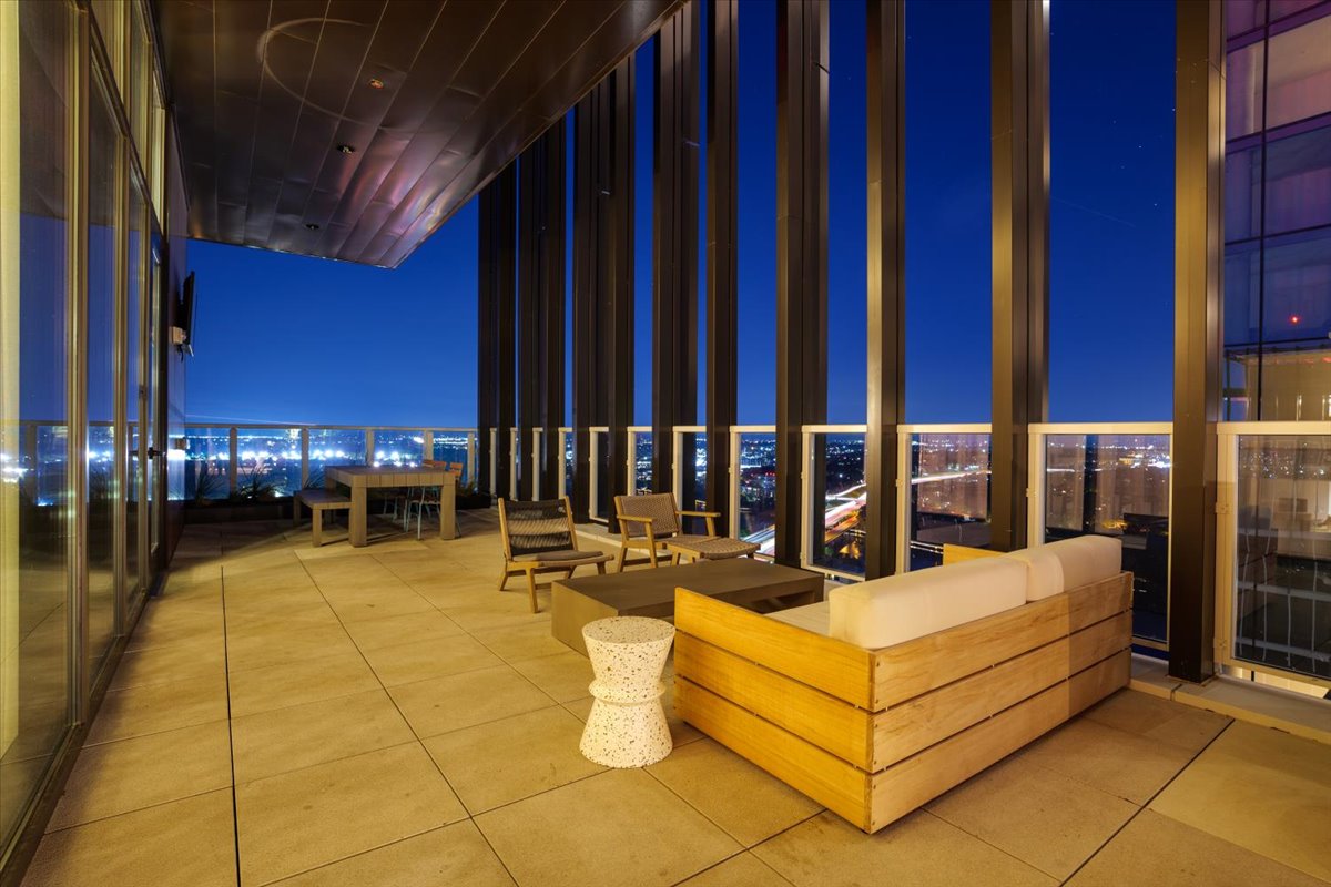 Artistic Corner Downtown Sky Condo on Rainey St.!
