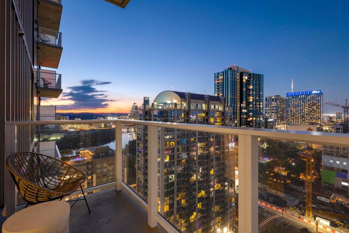 Artistic Corner Downtown Sky Condo on Rainey St.!