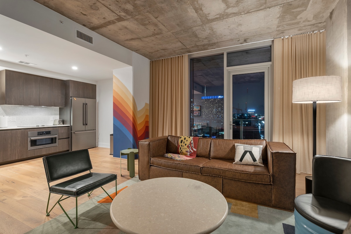 Artistic Corner Downtown Sky Condo on Rainey St.!