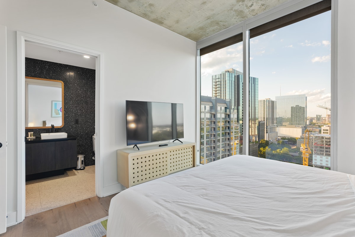 Artistic Corner Downtown Sky Condo on Rainey St.!