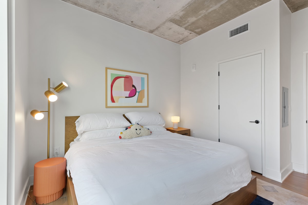 Artistic Corner Downtown Sky Condo on Rainey St.!