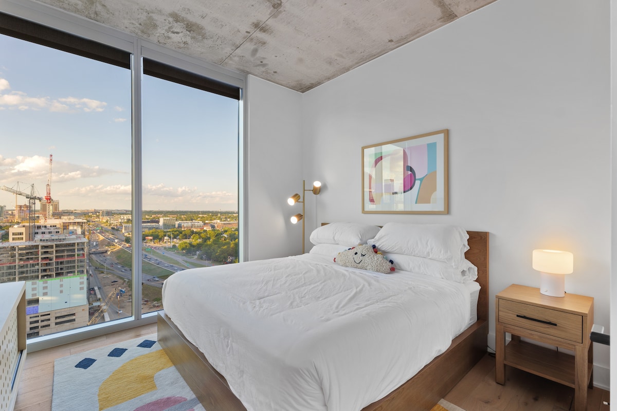 Artistic Corner Downtown Sky Condo on Rainey St.!