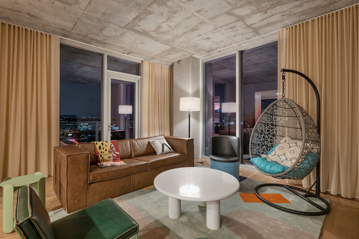 Artistic Corner Downtown Sky Condo on Rainey St.!