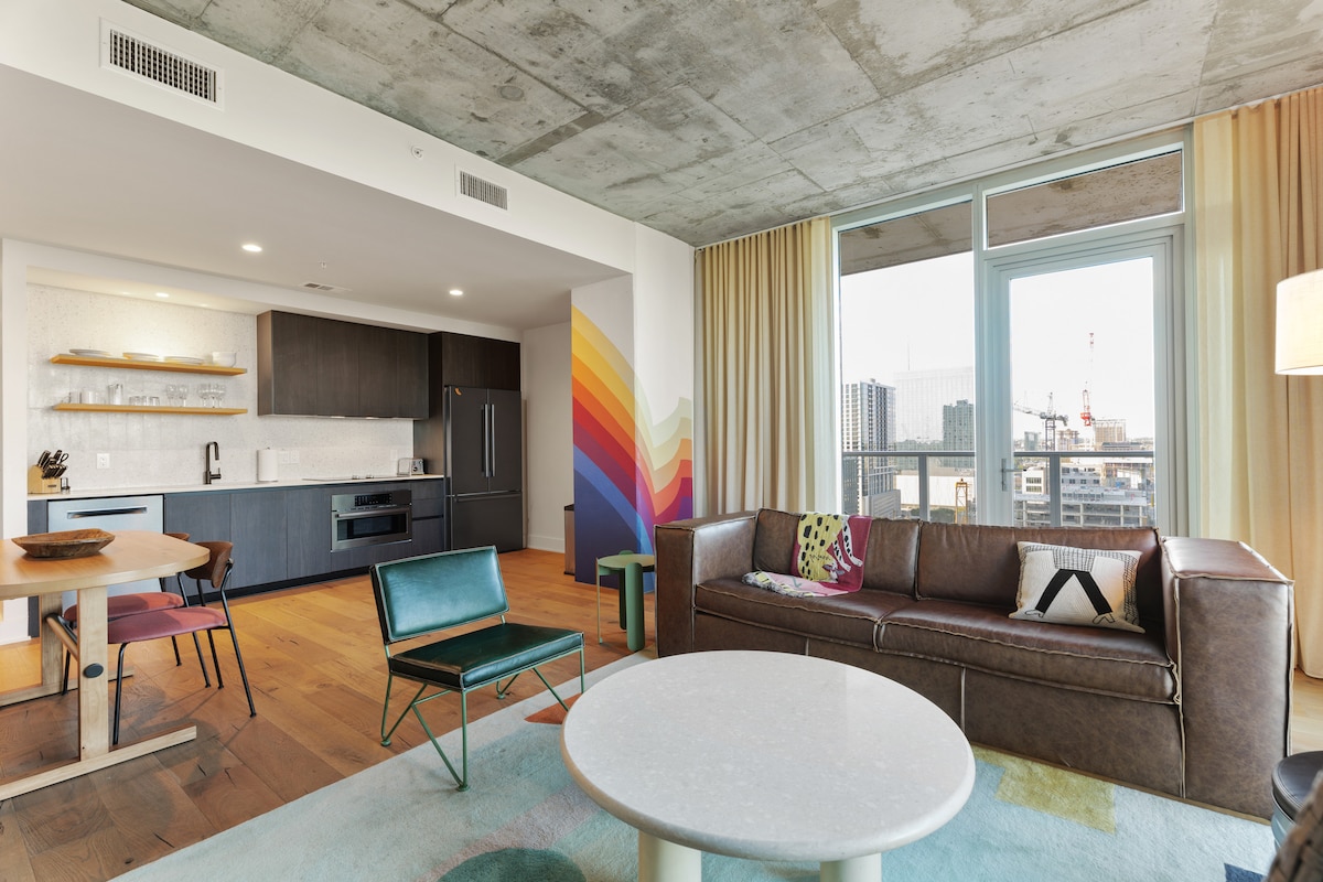 Artistic Corner Downtown Sky Condo on Rainey St.!