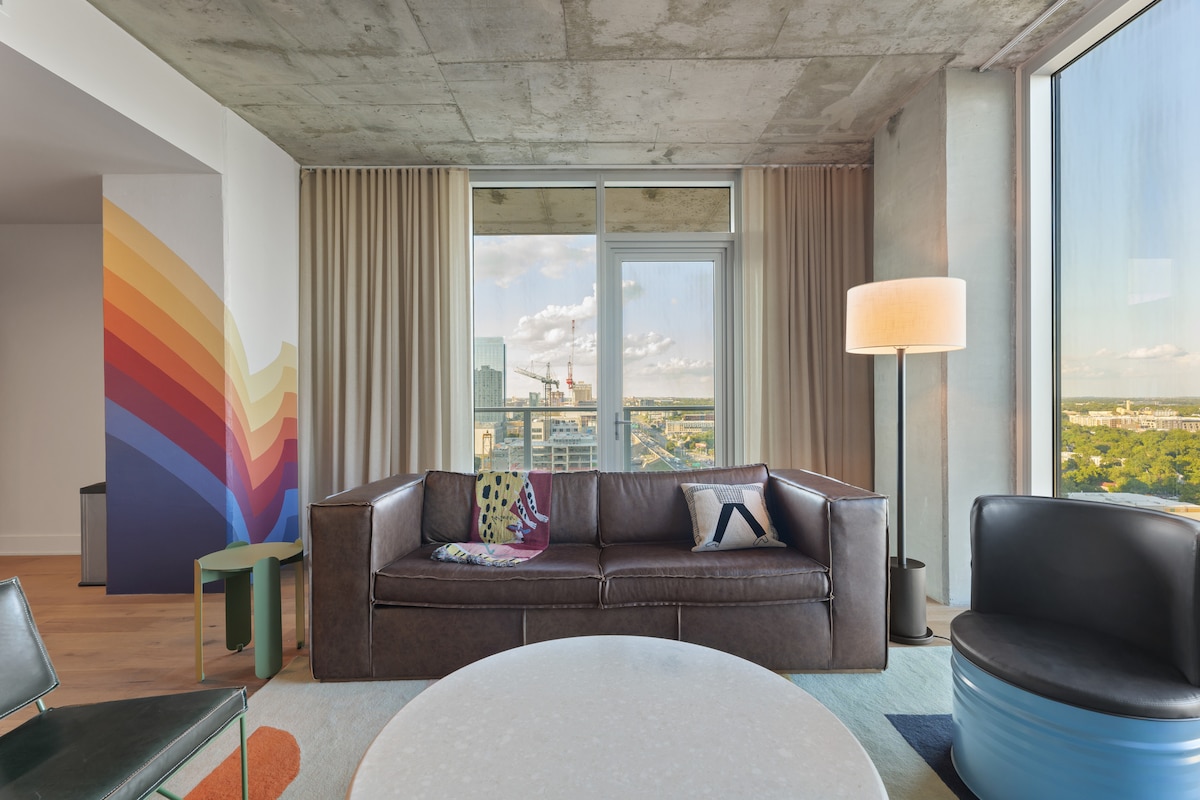 Artistic Corner Downtown Sky Condo on Rainey St.!