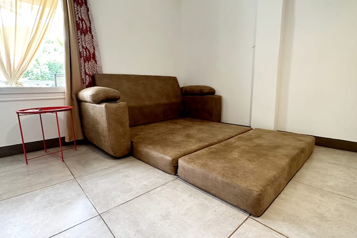 „Bili smo jako sretni, kućica je vrlo udobna i prostrana, super opremljena, krevet je vrlo udoban i dobre veličine. Cinzia je posebna domaćinica, vrlo ljubazna, pažljiva kako bi se pobrinula da se odlično zabavimo. Sve je sjajno! Preporučujemo!”  Andrea