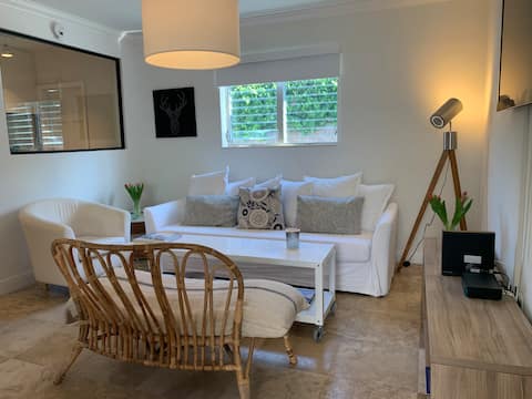 Top Airbnb: Key Biscayne 1 bedroom walk to Beach & town in Key Biscayne
