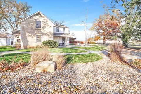 Modern 5-Bed Farmhouse at Bill Snyder KSU Stadium