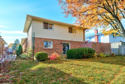 Cheerful 3-bedroom, 2-bath home with fast Wi-Fi