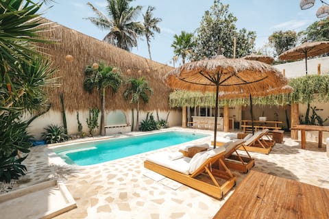 Villa Bocce: Beach Club Concept Villa in Pererenan