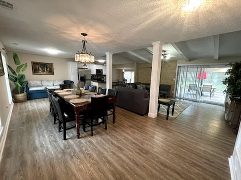 Pet friendly/ Fenced 3 bedroom 2 bath home 2