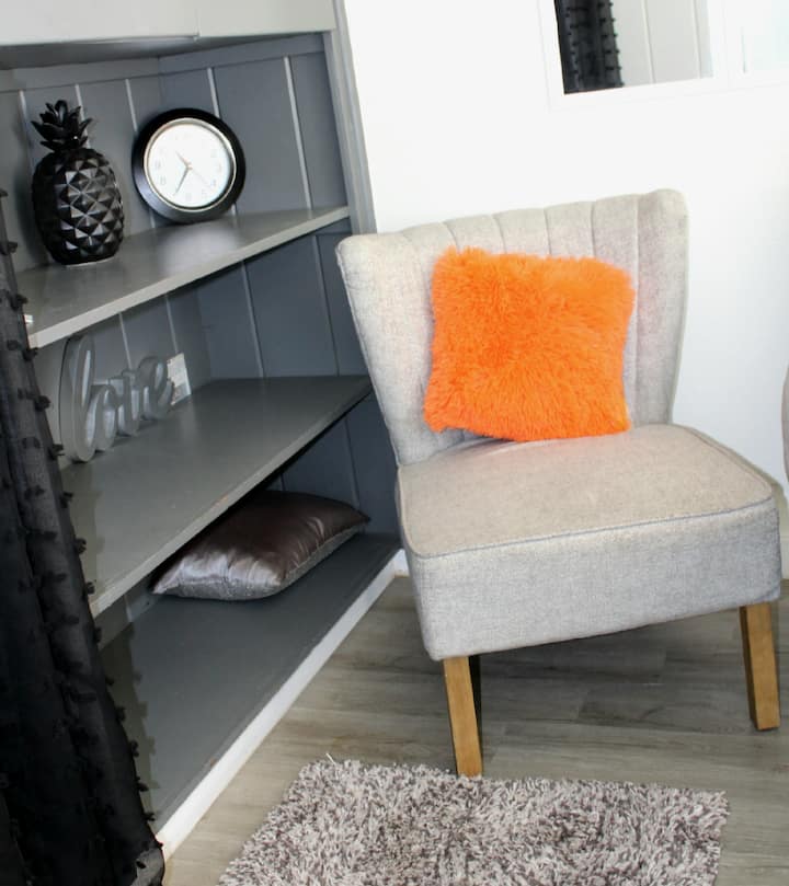 Adorable Guest House - Parking On Premises - Los Angeles, CA