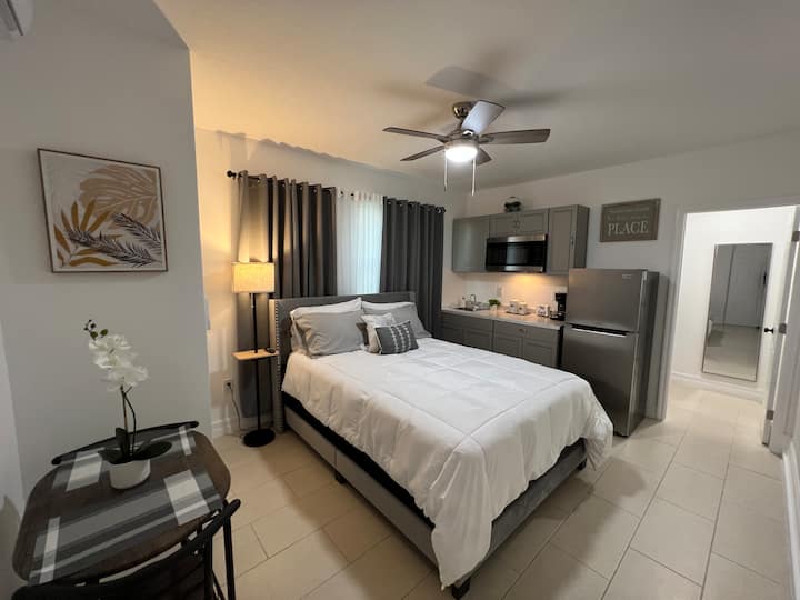 Next to Millenia mall and minutes from Universal! Houses for Rent in