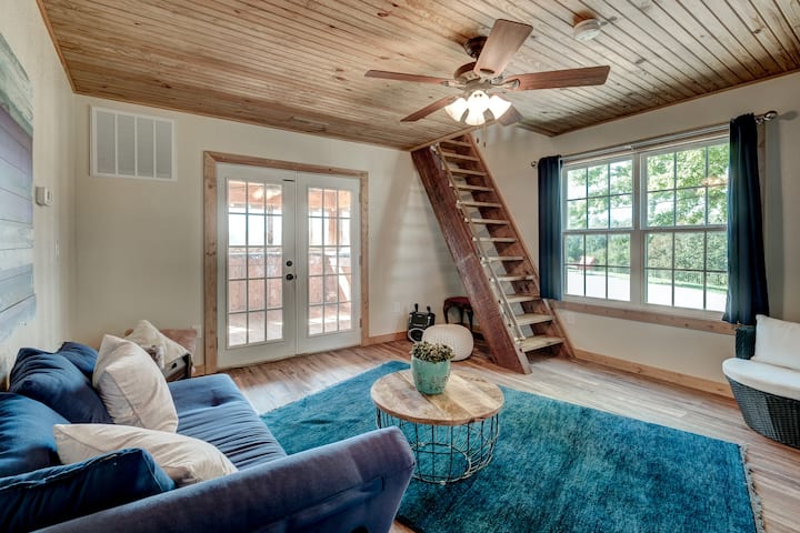Heated Pool-cottage On 40 Acres - Granby, MO