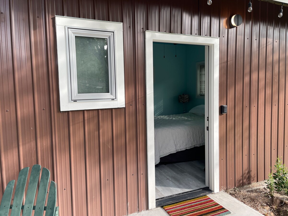 Retro Tiny House - Private - East Austin