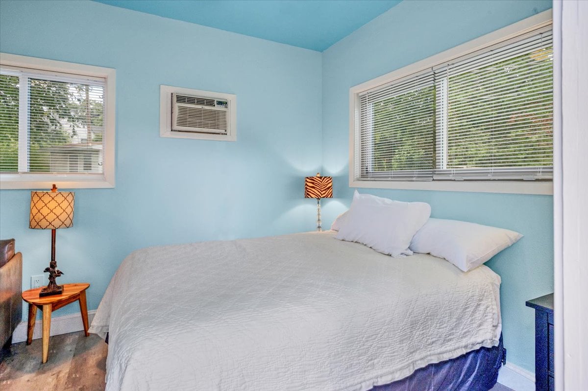 Retro Tiny House - Private - East Austin