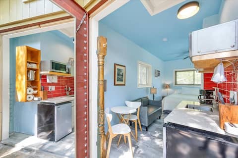 Successful Airbnb property: Retro Tiny House - Private - East Austin in Windsor Park