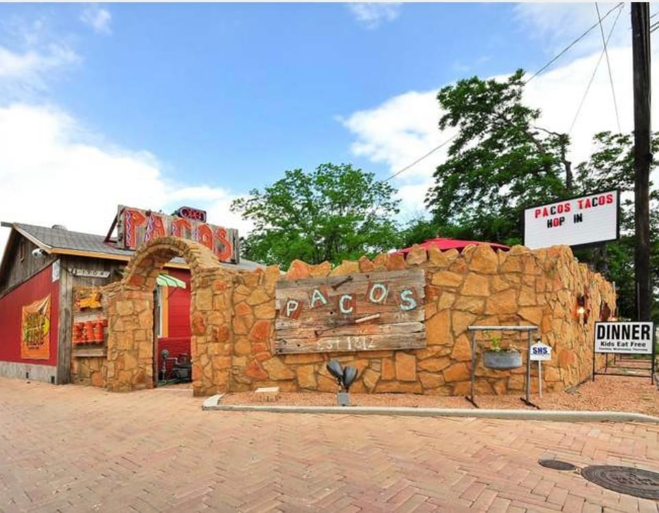 Retro Tiny House - Private - East Austin